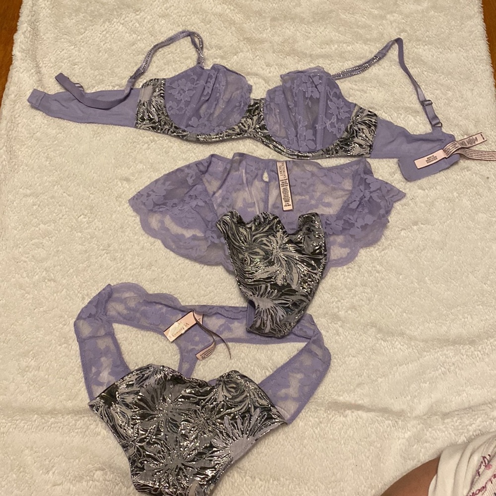 Victoria secret bra and 2panties